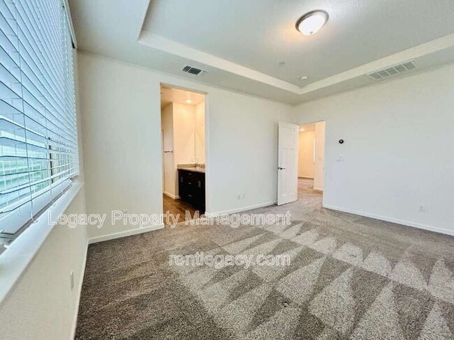 Building Photo - 3879 Ivan Way