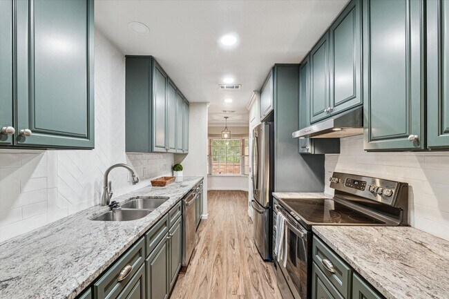 Building Photo - Pristine Updated Indian Creek Condo