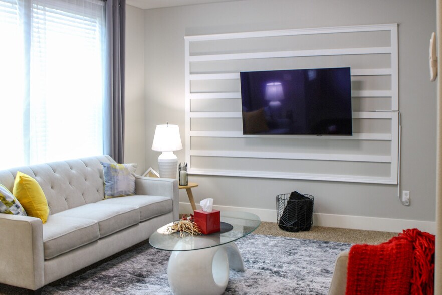 Building Photo - 7801 Rushmore Ave NE