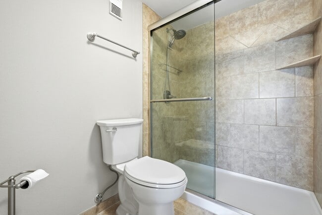 Building Photo - 615 Bayshore Dr