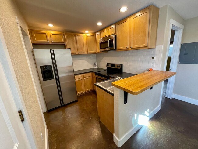 Building Photo - 1104 Columbine Ct