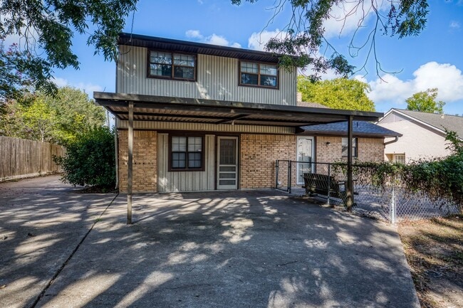 Building Photo - 402 Cottonwood St