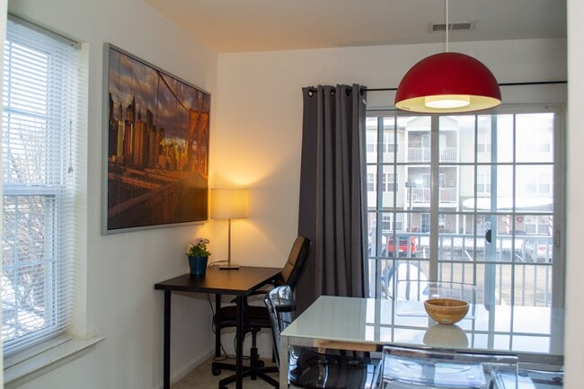 Building Photo - 889 Green St