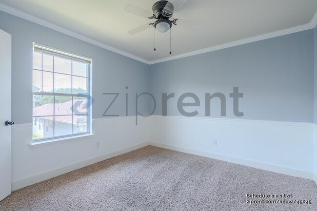 Building Photo - 11944 Chanteloup Dr