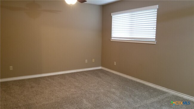 Building Photo - 329 Paisano St