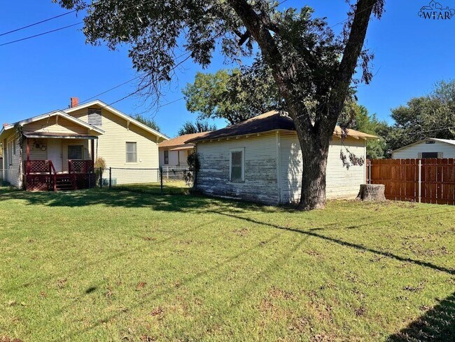 Building Photo - 1825 11th St