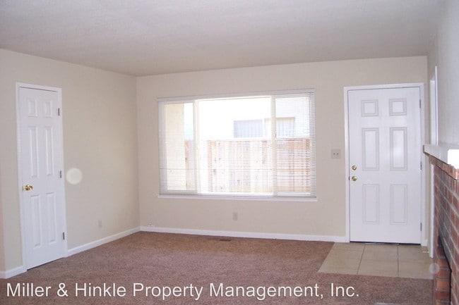 Building Photo - 2082 Kim Louise Dr