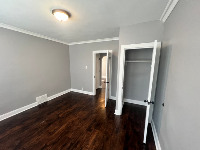 Building Photo - 105 W 112th St
