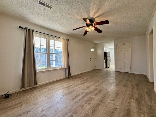 Building Photo - 3531 Sleepy Hollow Rd