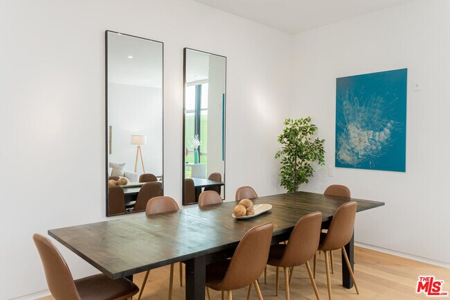 Building Photo - 825 Kings Rd