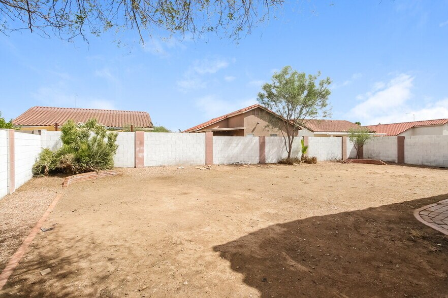 Building Photo - 10457 E Birchwood Ave