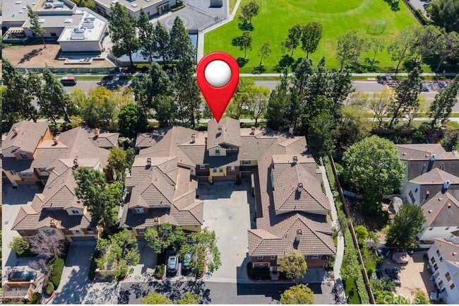 Building Photo - 210 Timberwood