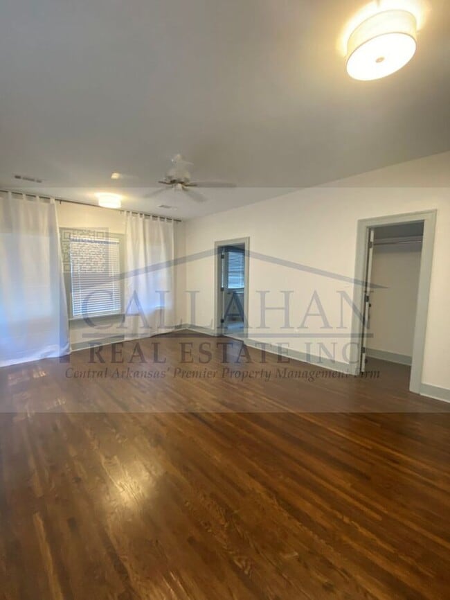 Building Photo - Hillcrest 2 Bedroom Bungalow