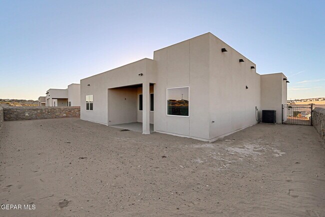 Building Photo - 836 Eltham Dr