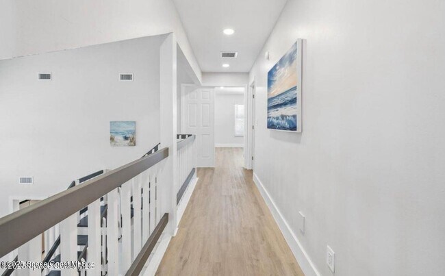 Building Photo - 6765 Angeles Rd