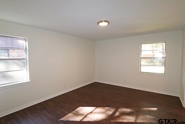 Building Photo - 806 Neches Dr