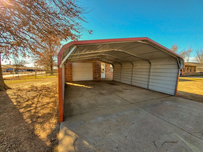 Building Photo - 3 Bed brick home in Tecumseh