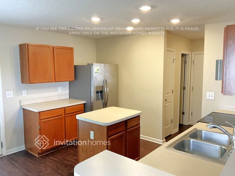 Building Photo - 1402 Bray Dr
