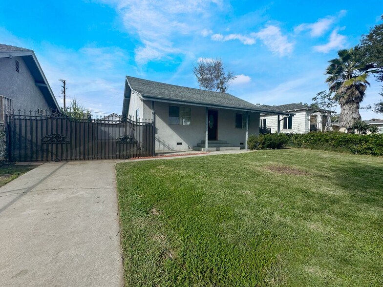 Building Photo - 209 Elm St