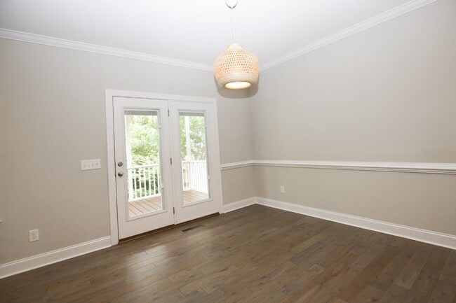 Building Photo - 25 Forrest Dr