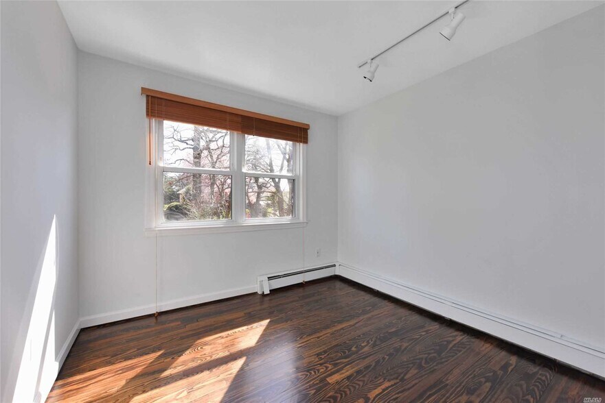 den/office - 6 Dunes Ln