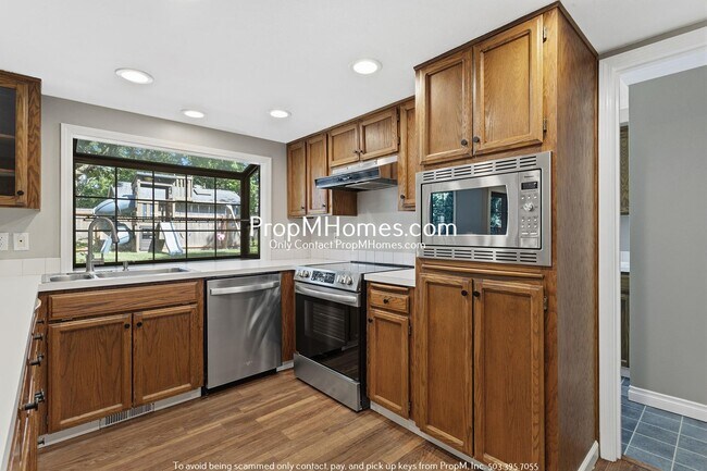 Building Photo - Updated Three Bedroom Home in Tigard!