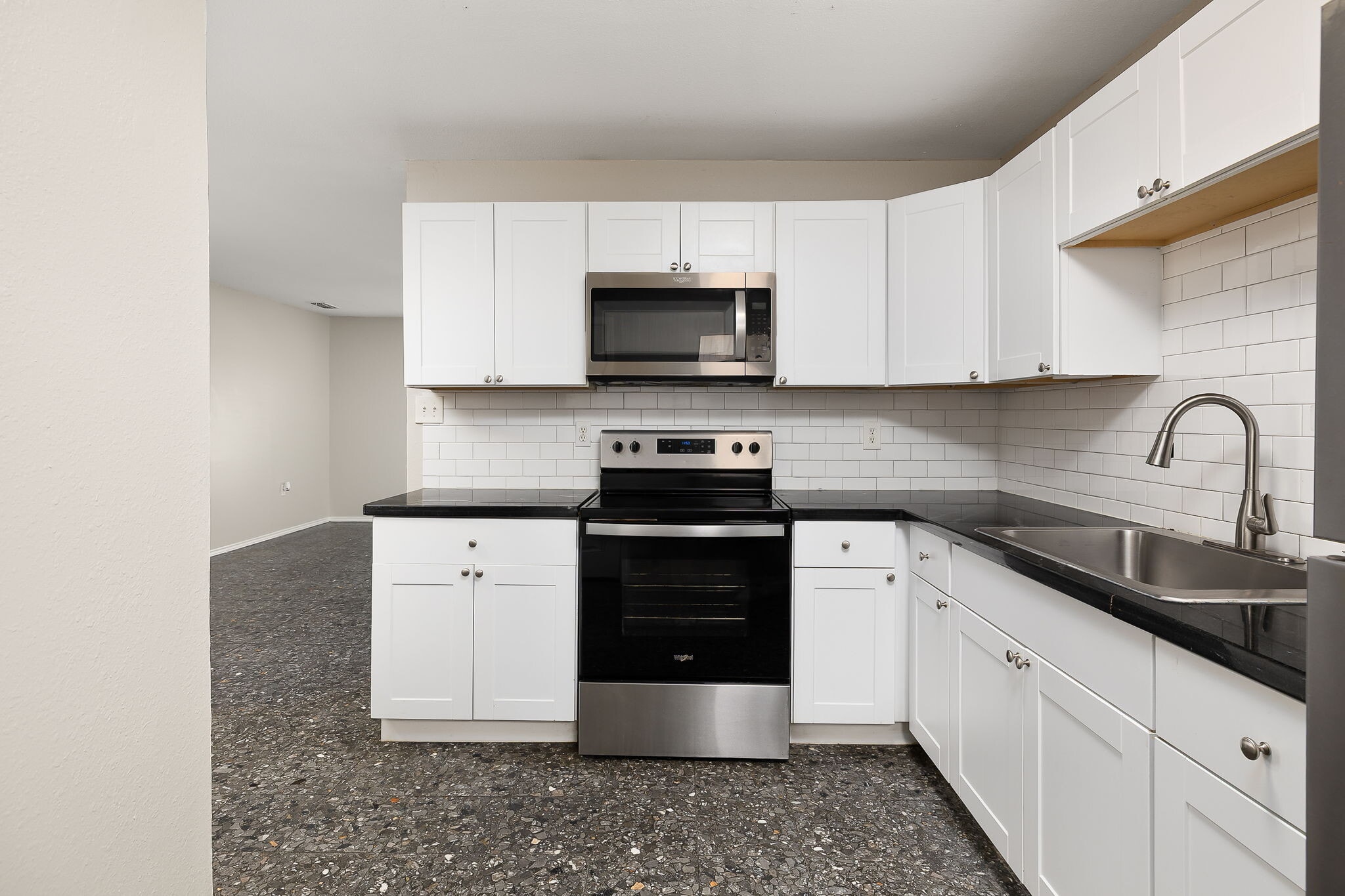 Building Photo - 5004 Oleander Dr