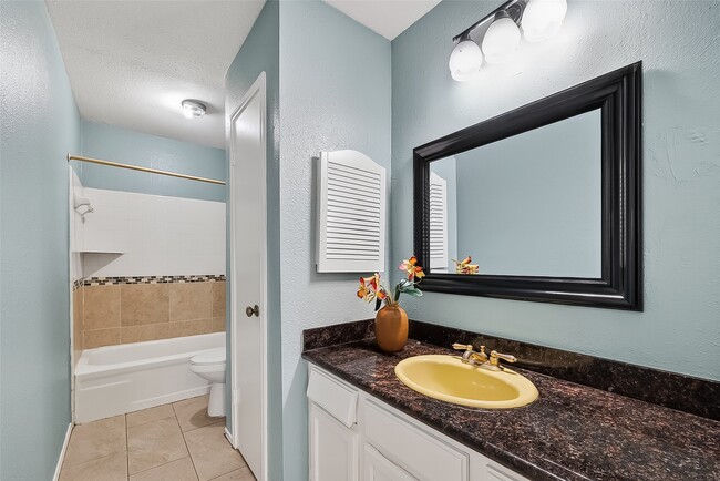 Building Photo - 8122 Sandy Glen Ln