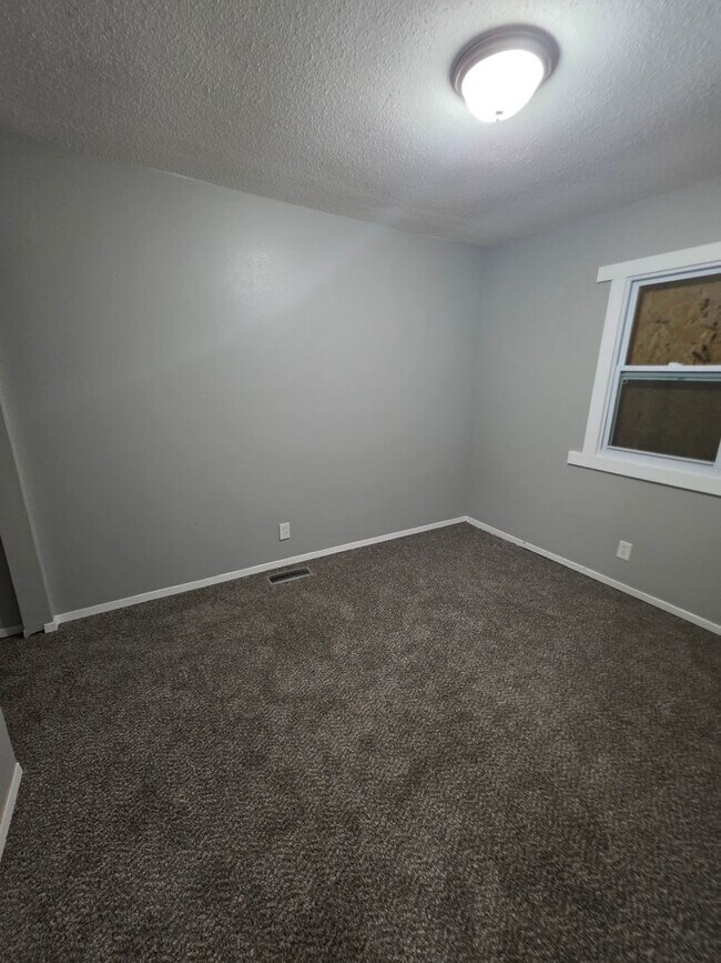 Building Photo - 1305 Richard Dr