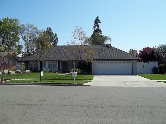 Primary Photo - Executive style home in NW Fresno, In-grou...