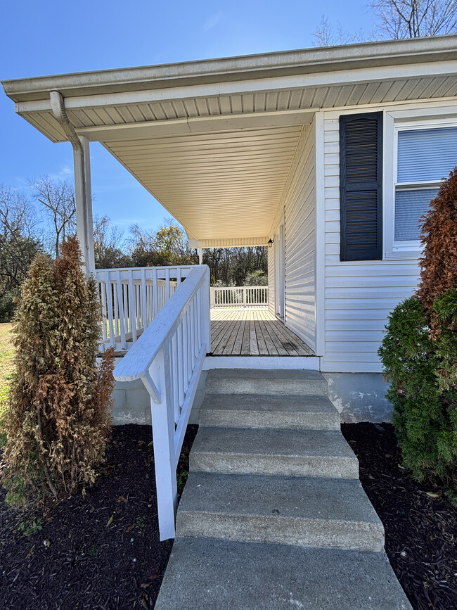 Building Photo - 2039 W Jefferson Pike