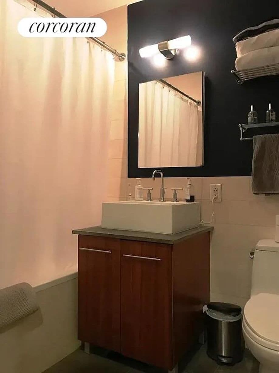 Building Photo - 517 W 46th St