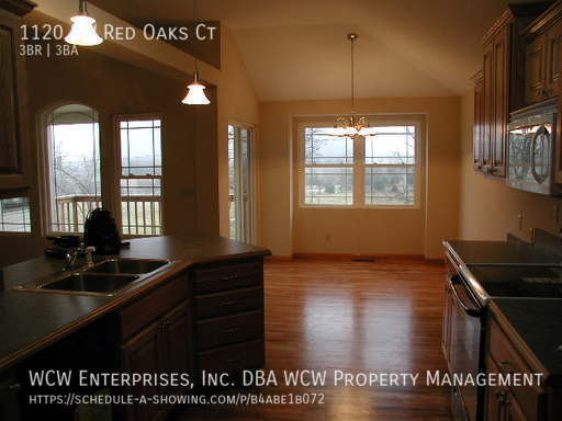 Building Photo - 1120 SW Red Oaks Ct