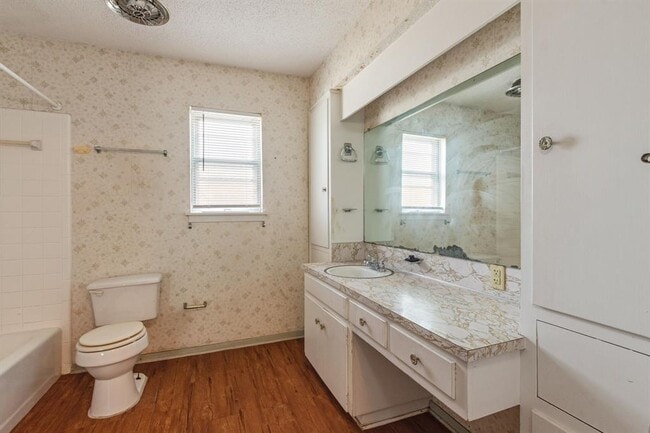 Building Photo - 8401 Tecumseh Dr