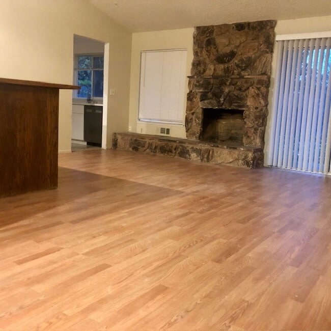 Building Photo - 7520 Carriage Dr