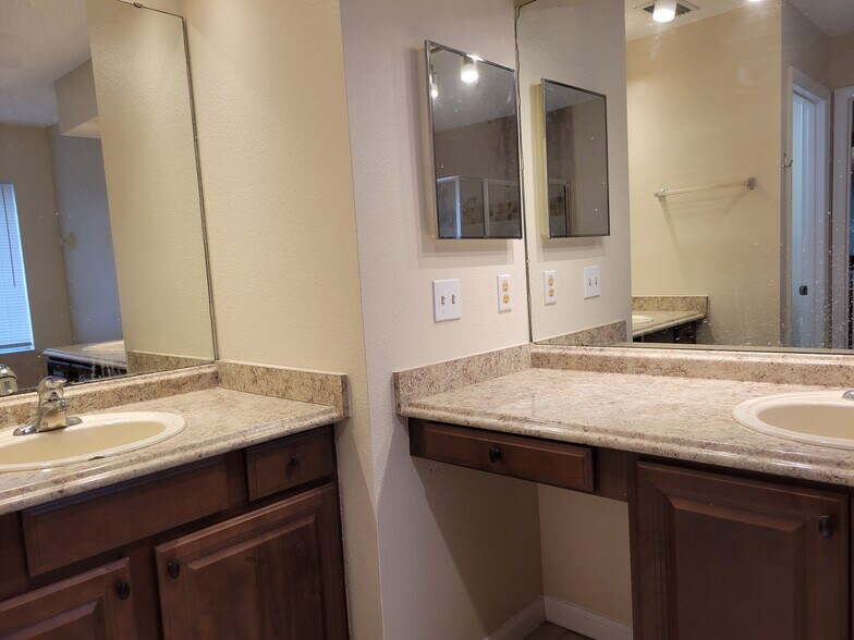 Building Photo - 1048 California Creek Dr