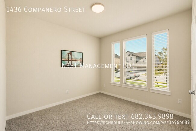 Building Photo - 1436 Companero St