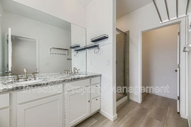 Building Photo - 7488 W Pacific Ln