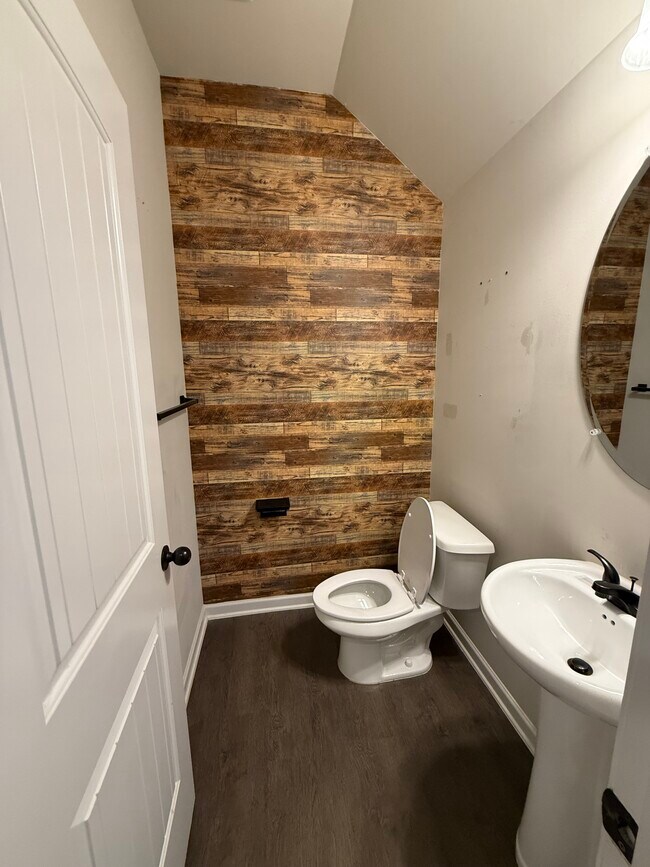 Building Photo - 1050 Mcconaughy Ct