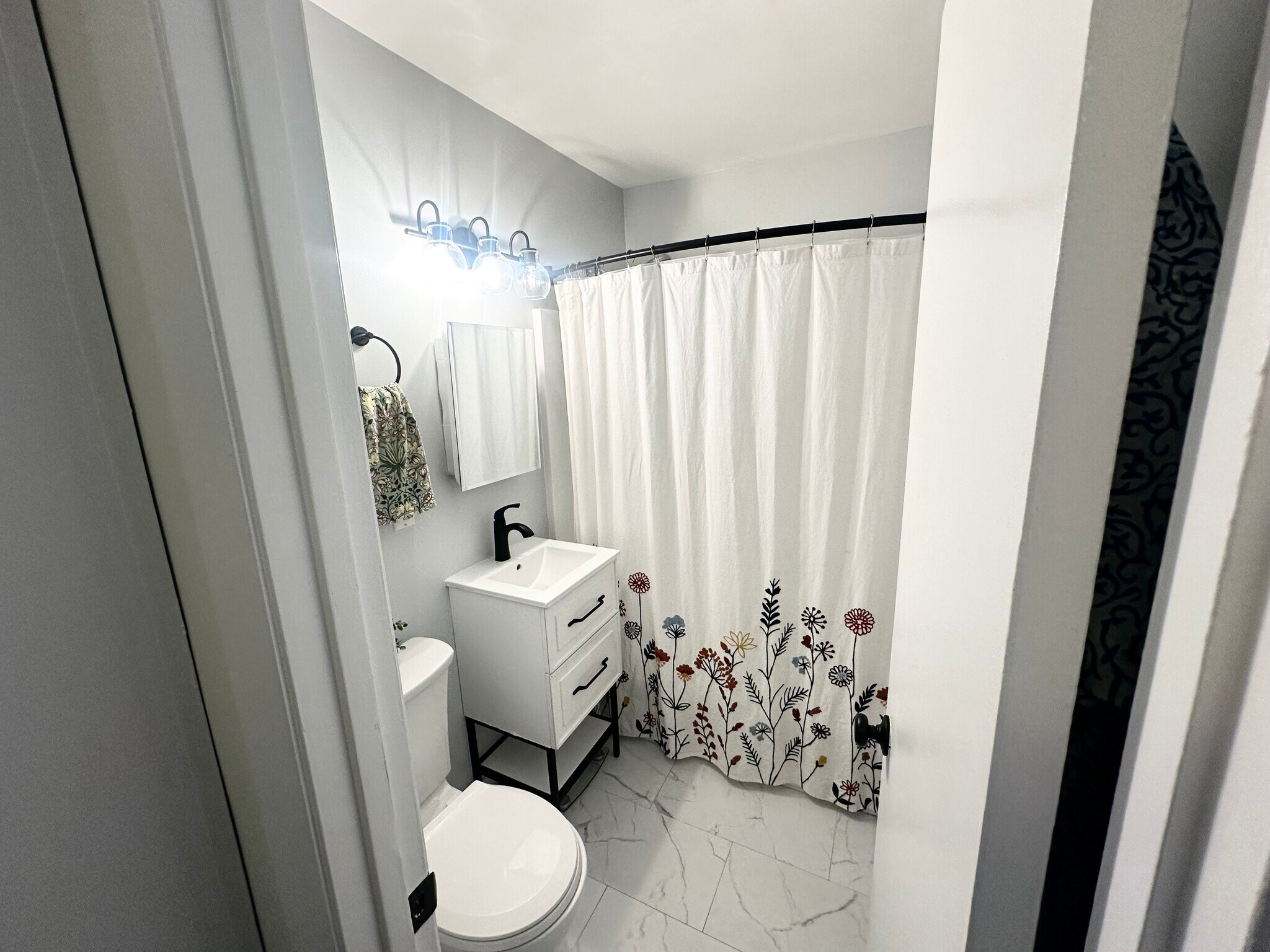 Building Photo - 392 S Main St