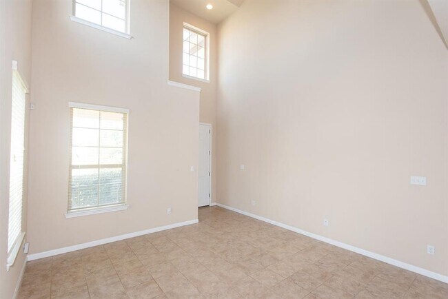 Building Photo - 8113 Rosano St
