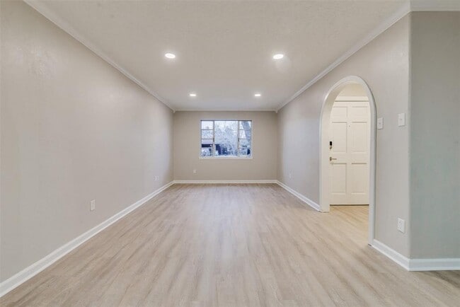 Building Photo - 2626 Hillshire Dr