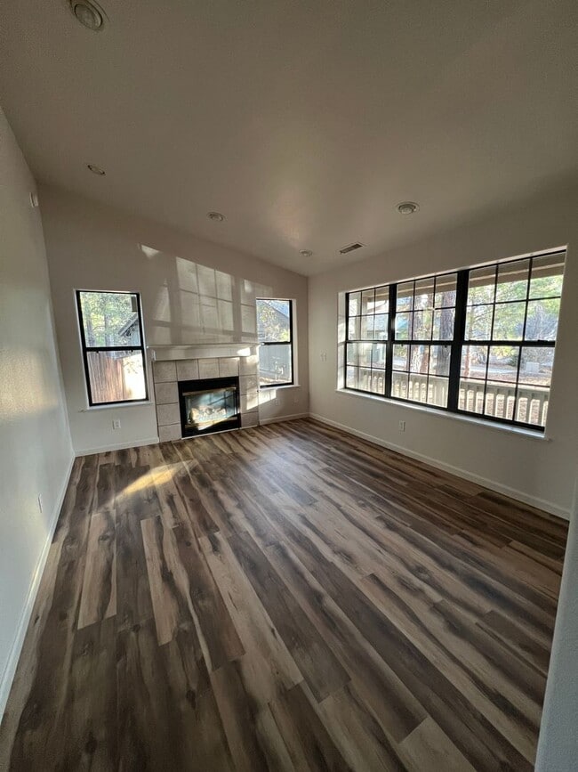 Building Photo - Ponderosa Trails - 4 bedroom house $3,975