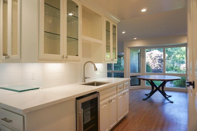 Building Photo - 30 Genevra Rd