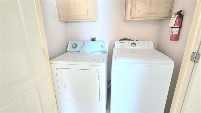 Building Photo - 621 S Pebble Creek