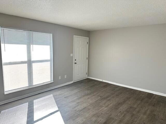 Building Photo - 2075 Clingan Dr NW