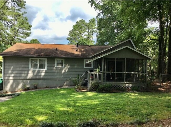 Building Photo - 4161 W Pointe Dr NW