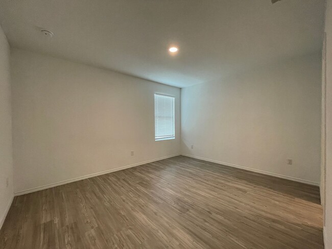 Building Photo - Single Family Home For Rent