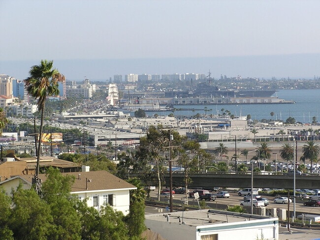 Building Photo - HUGE 2BD/2BA CONDO IN MISSION HILLS - AMAZ...