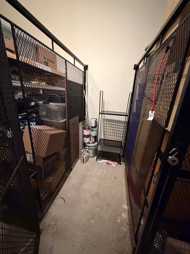 Building Photo - 1730 N Western Ave